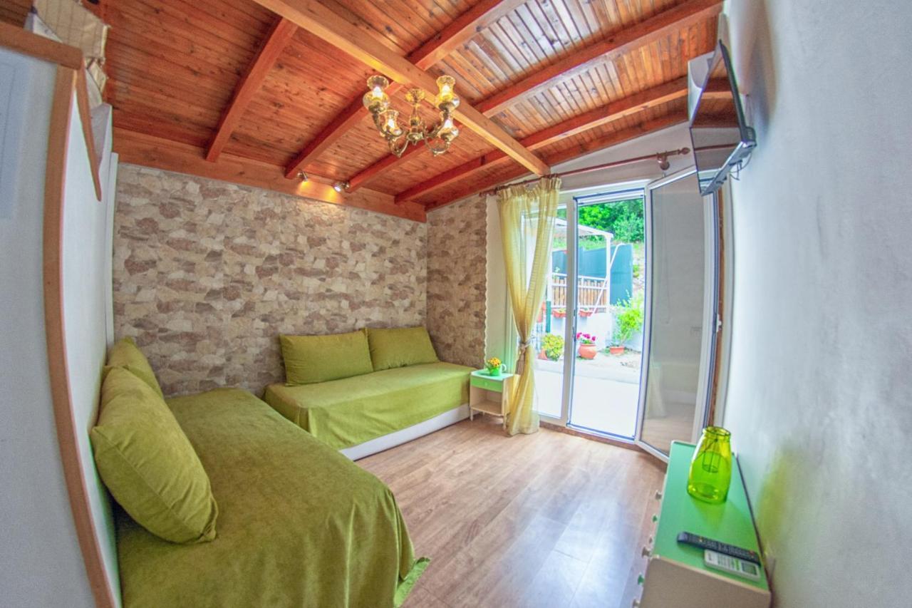 פאלאוקסטריצה Aliki Apartments מראה חיצוני תמונה